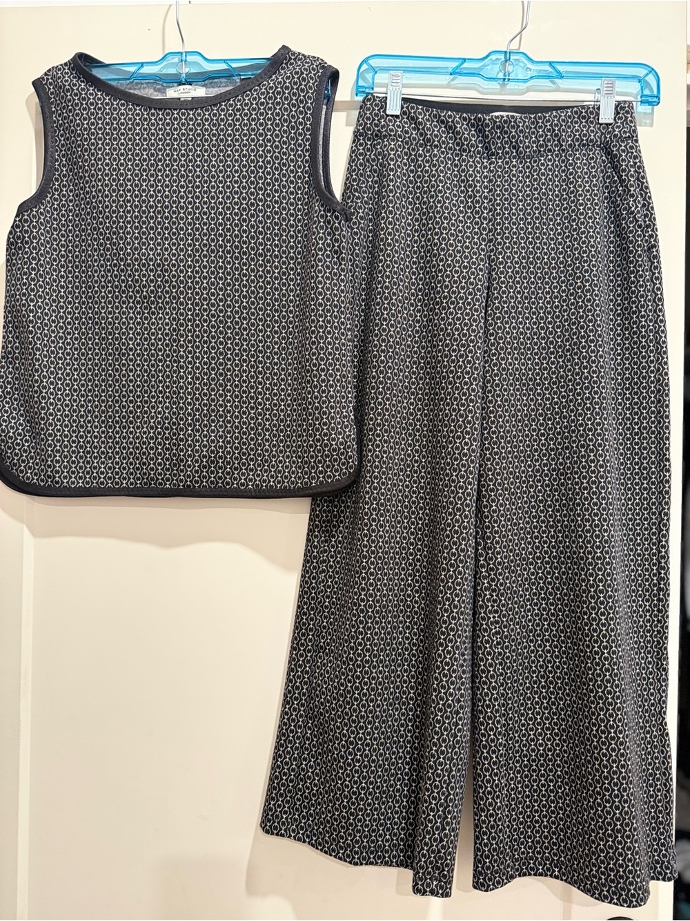 Women's Black Geometric 2 piece set (Wide-Leg Pant)